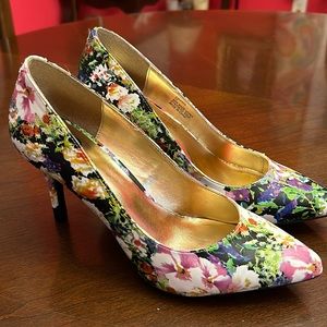 143 Girl Owanda high heel shoes. 3 inch heels, size 7.5